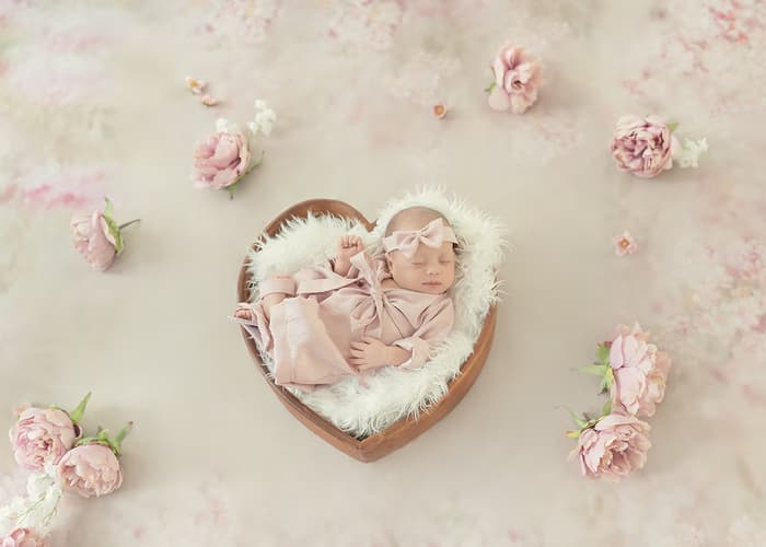 Ola Noland - Newborn & Newborn Retoucher - Hero Image